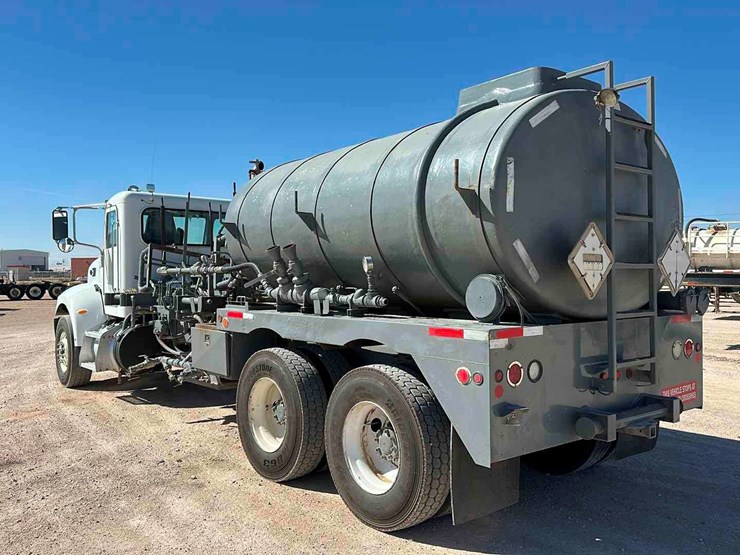 2015-peterbilt-348-image-4