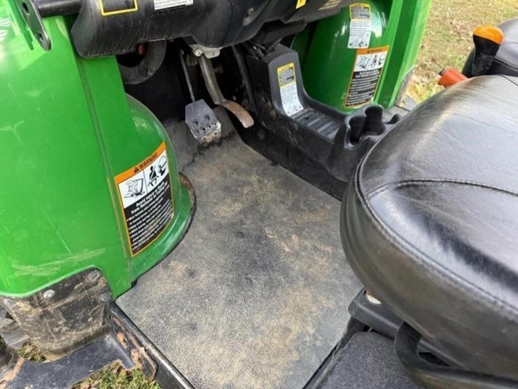 2014-john-deere-gator-image-12