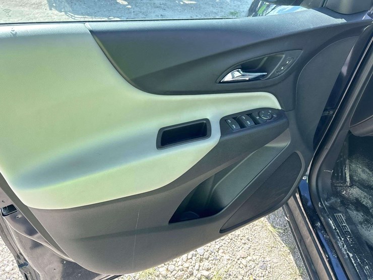 2021-chevrolet-equinox-ls-image-13