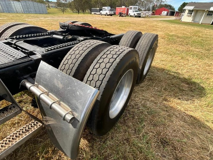 1998-peterbilt-379-image-9
