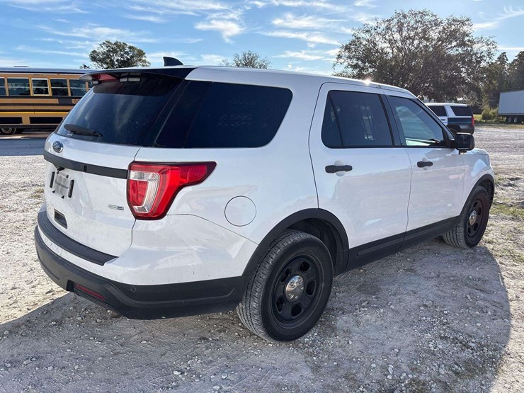 2018-ford-explorer-image-3