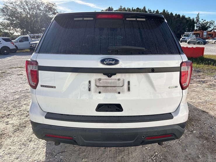 2018-ford-explorer-image-27