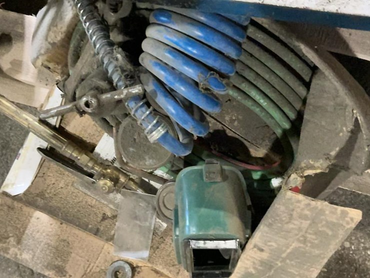 #165-•-trailer-hitch,-tires,-and-assorted-parts-image-31