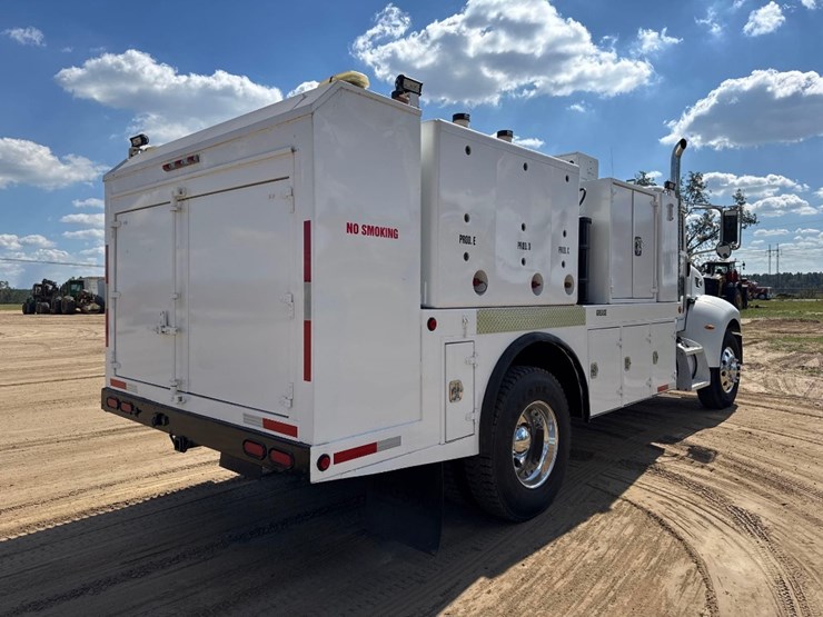 2007-peterbilt-335-image-4