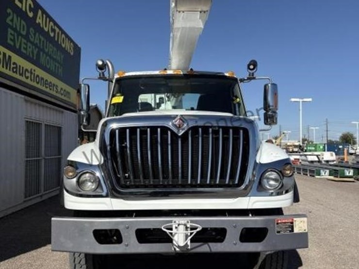 2013-international-7400-image-3