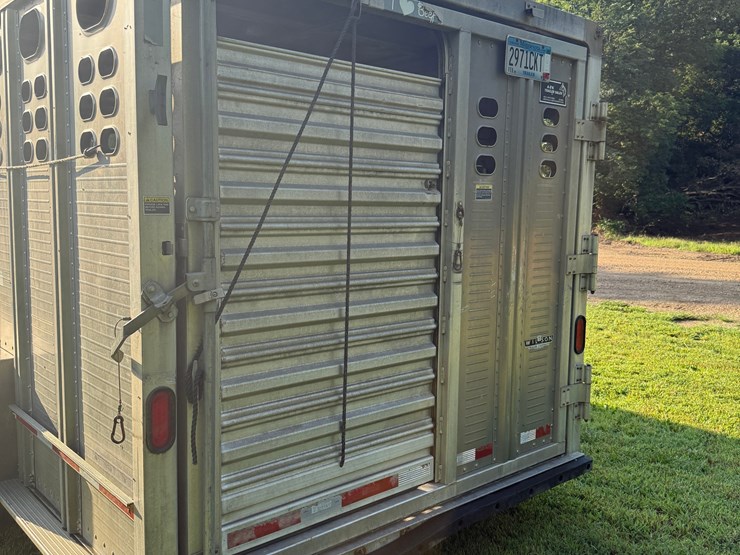 2010-wilson-livestock-trailer-image-5