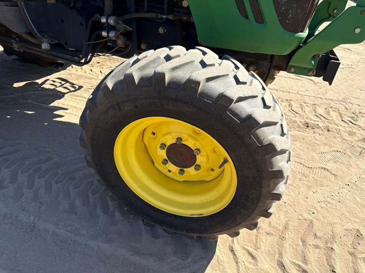 john-deere-4320-image-11