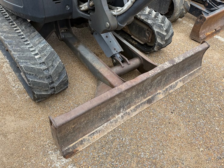 2013-bobcat-e35-image-13