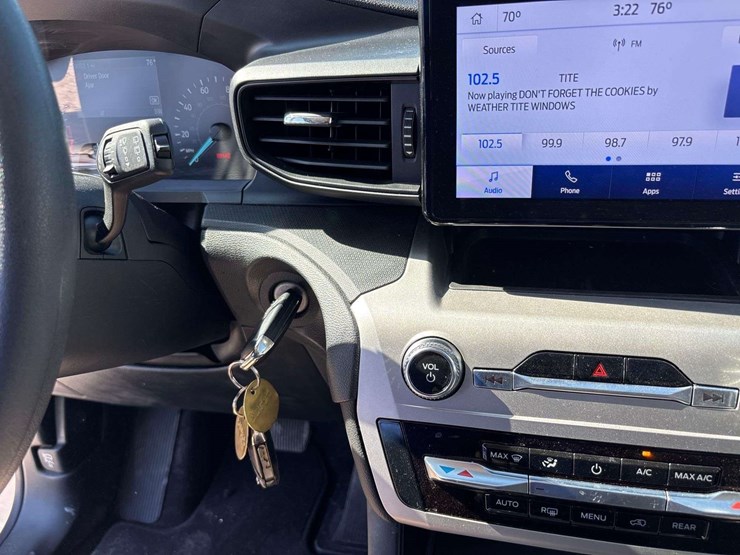 2022-ford-explorer-image-15