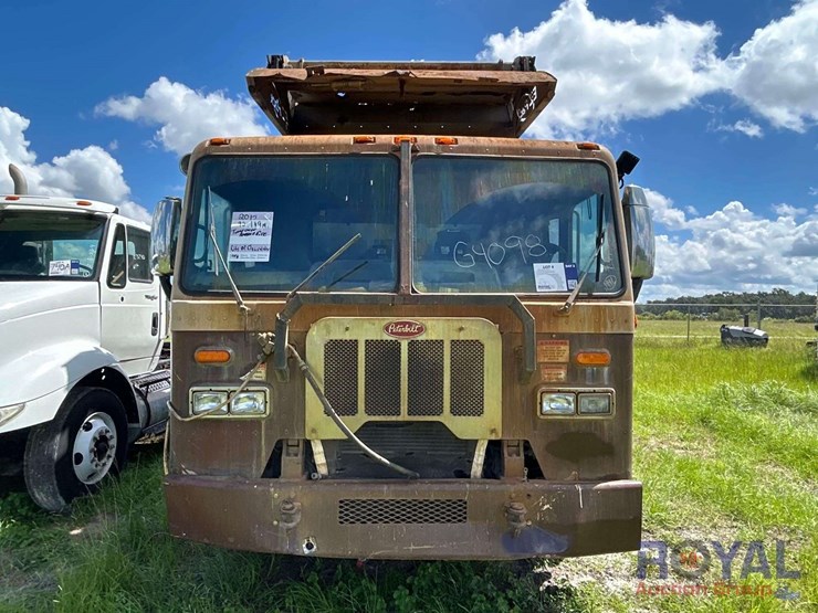 2015-peterbilt-320-image-24