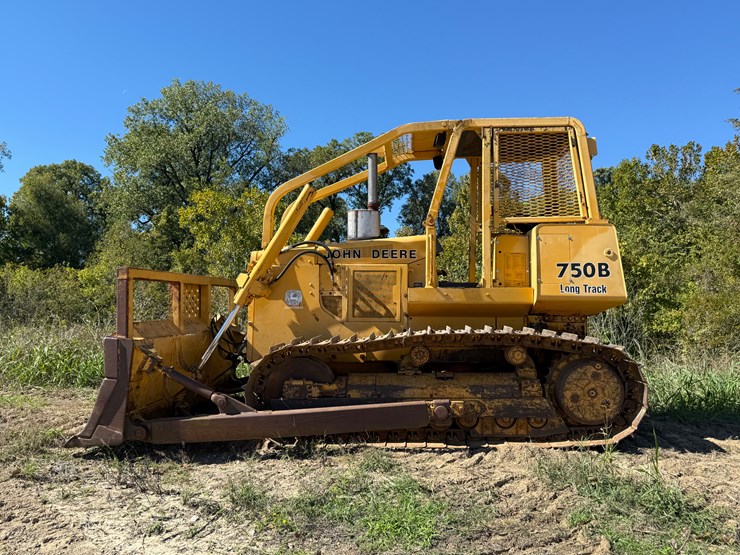 deere-750b-image-1