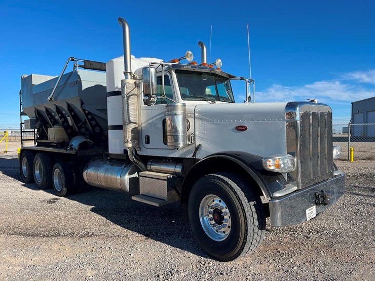2017-peterbilt-389-image-2