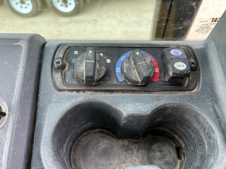 2021-caterpillar-d4-image-37