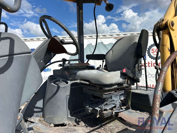 2005-deere-310g-image-13