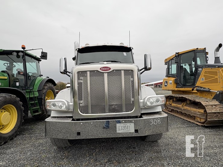 2015-peterbilt-567-image-3