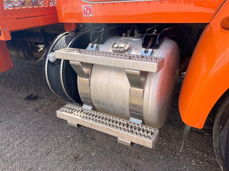 2016-peterbilt-pb337-flatbed-truck-image-14