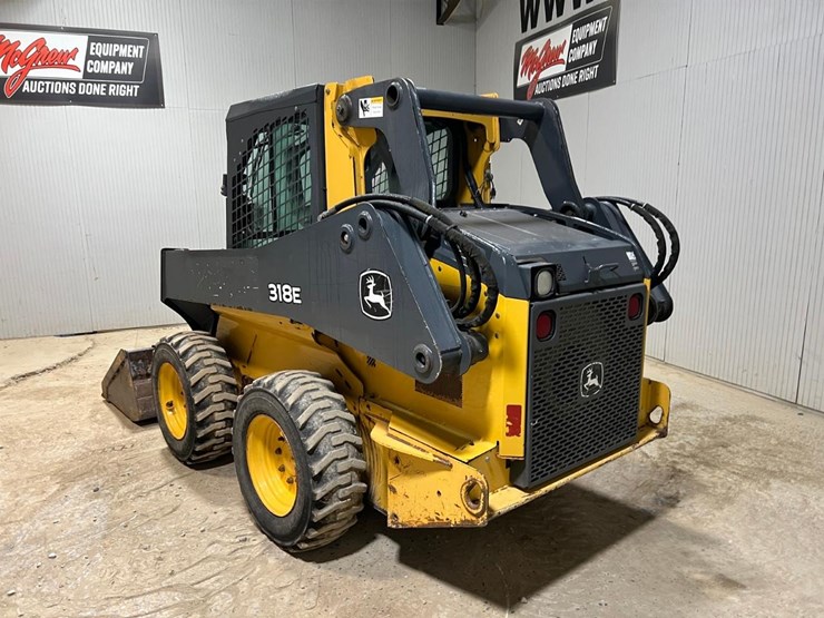 2025-deere-318e-image-3