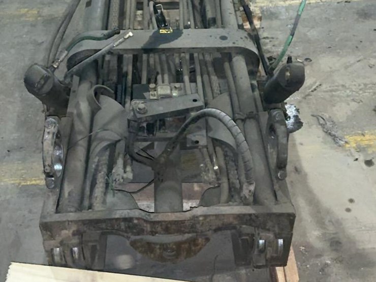 #162-•-cat-forklift-mast-image-2