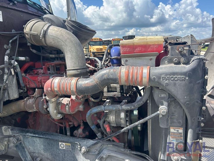 2014-peterbilt-384-image-10