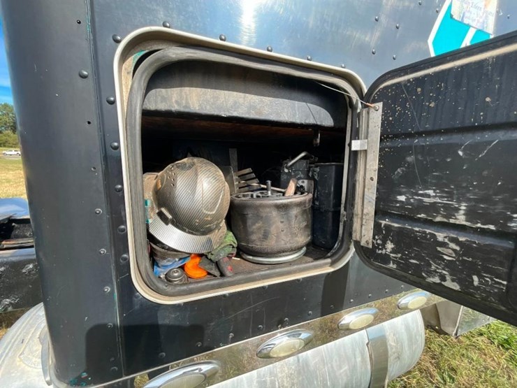 1998-peterbilt-379-image-21