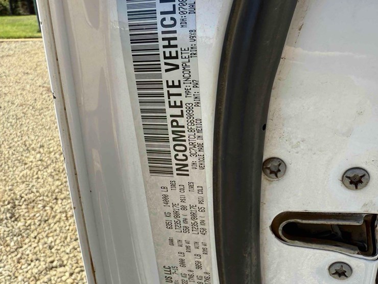 2015-dodge-3500hd-image-14