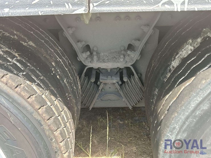 2015-peterbilt-320-image-19