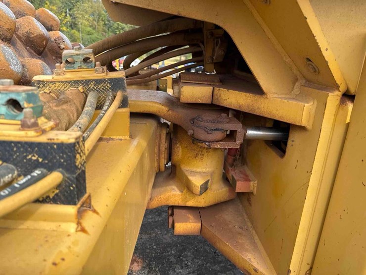 2001-caterpillar-cp-563d-image-15