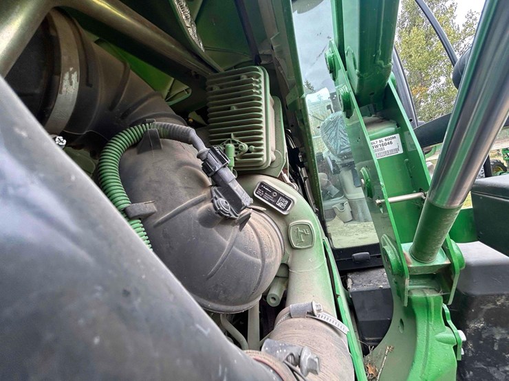 2013-john-deere-6150r-image-31
