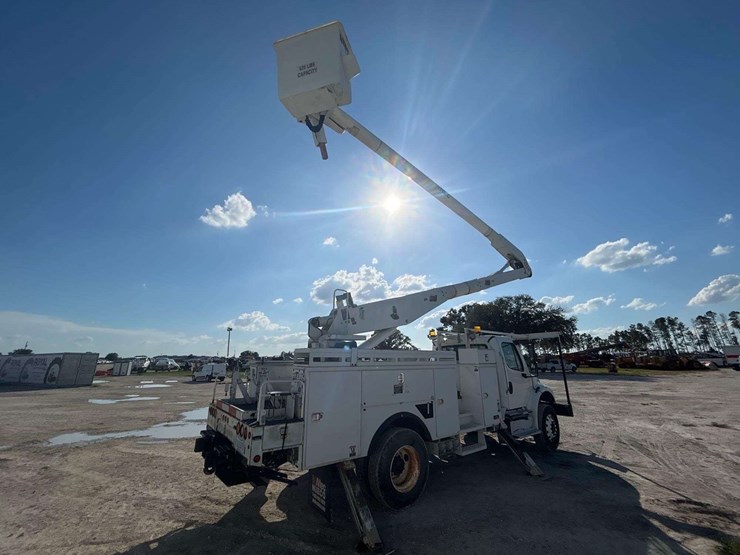 2013-freightliner-m2-106-altec-aa755-55ft-bucket-truck-image-3