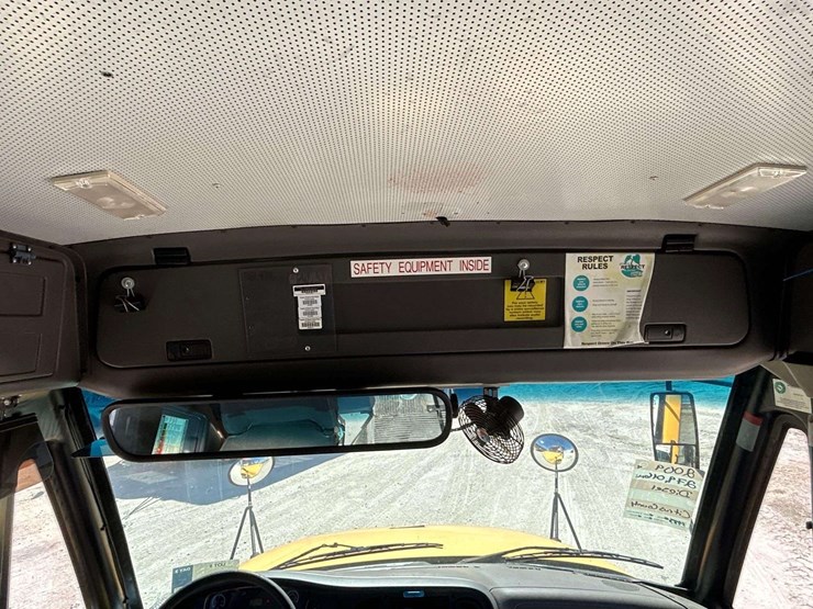 2009-freightliner-b2-image-15