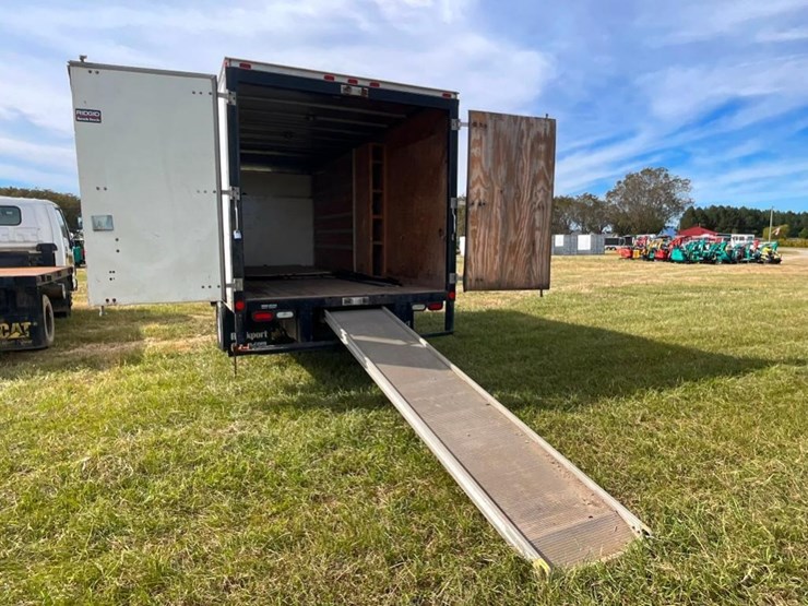 2014-ford-e350-image-13