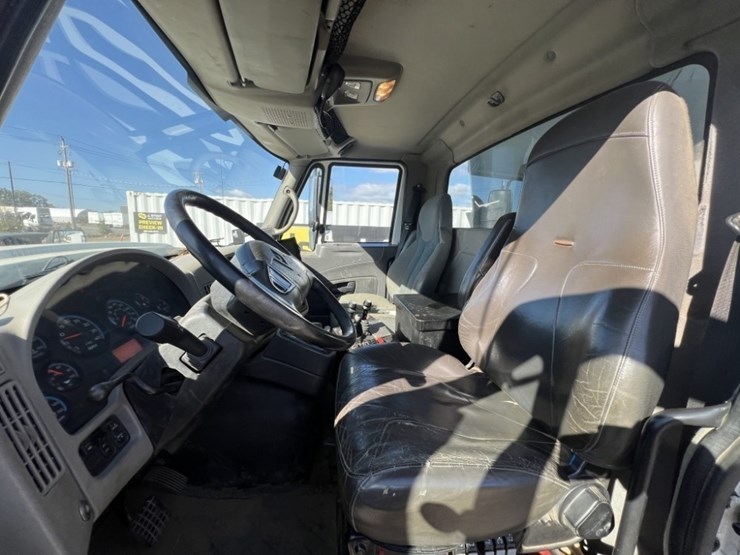 2009-international-7600-image-34