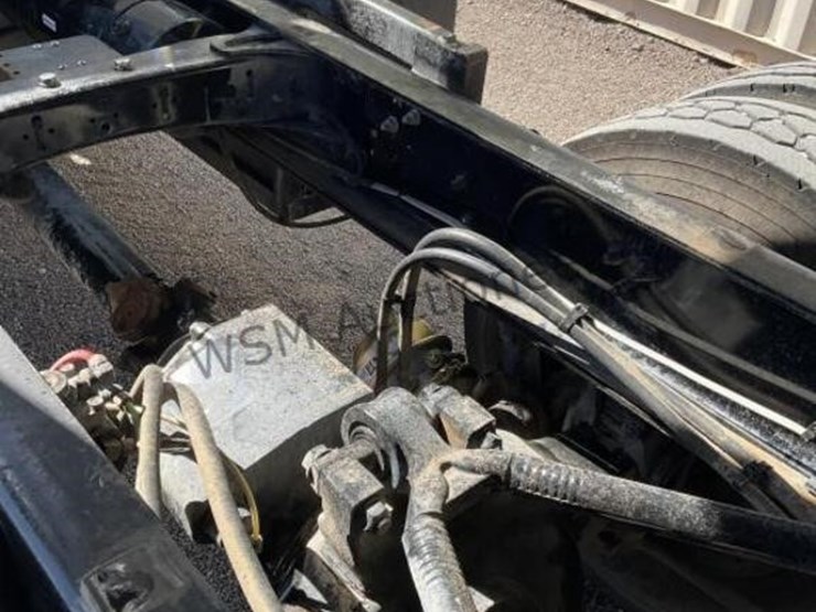 2003-freightliner-fl80-image-34