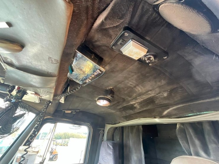 1998-peterbilt-379-image-33