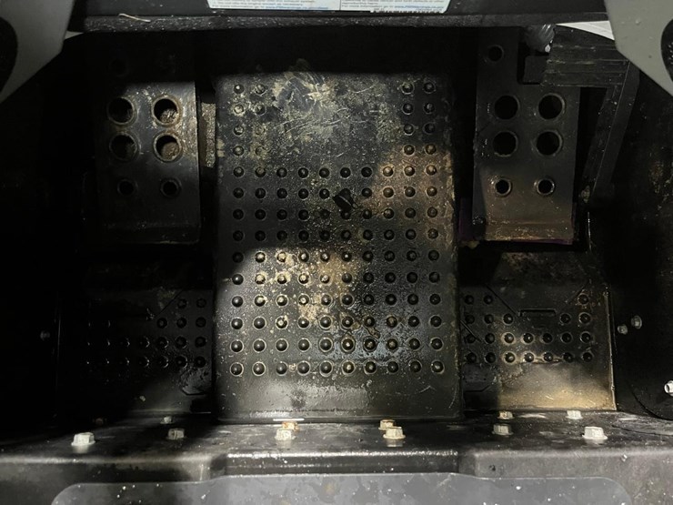 2023-bobcat-s650-image-32