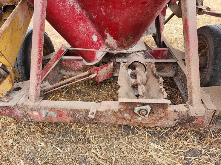 new-holland-350-image-11