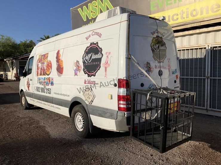 2011-mercedes-benz-sprinter-catering-van-image-7