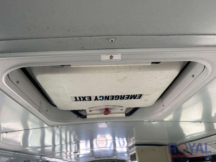 2009-freightliner-b2-image-18