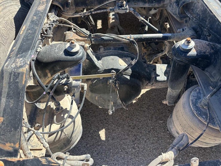 2012-peterbilt-367-image-3