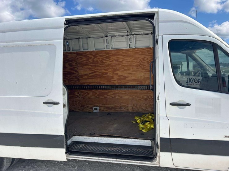 2015-freightliner-sprinter-3500-image-18