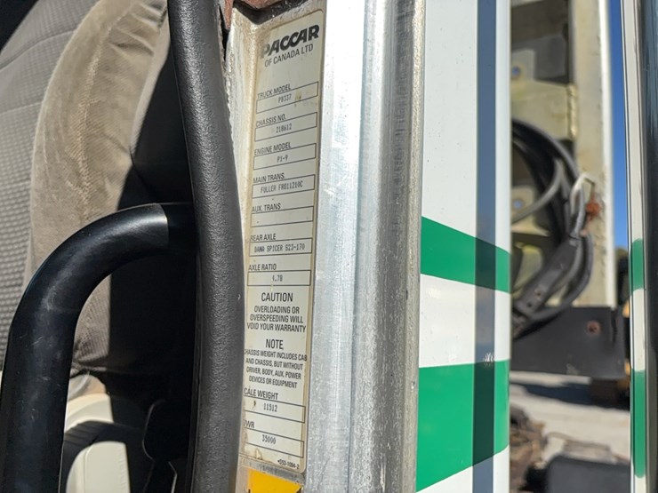 2014-peterbilt-330-image-21