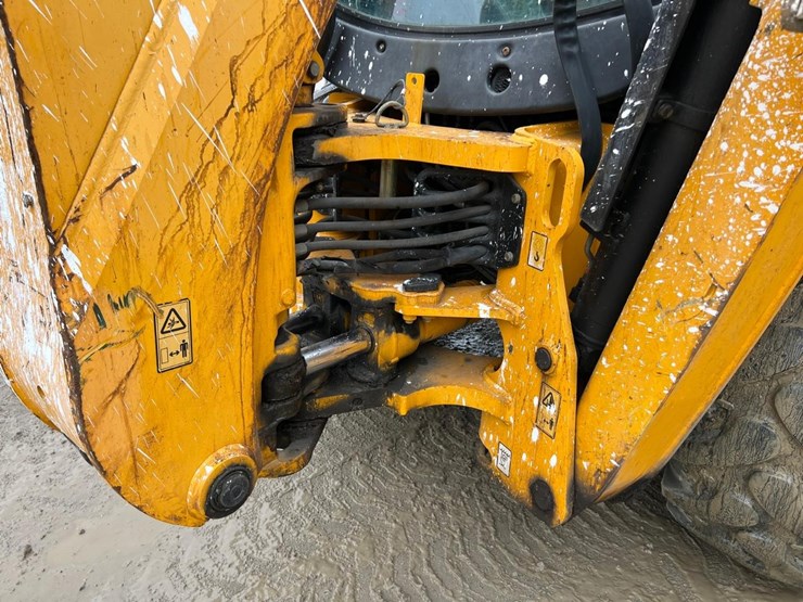 2017-jcb-3cx-image-18