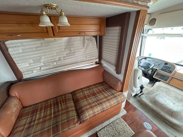 1999-southwind-fleetwood-34n-34ft-class-a-motorhome-image-9