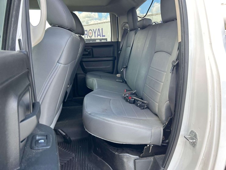 2019-ram-1500-classic-image-17