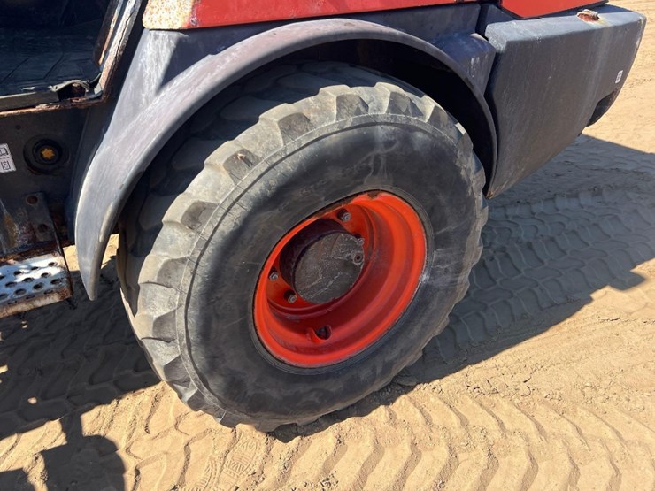 2019-kubota-r630-image-10