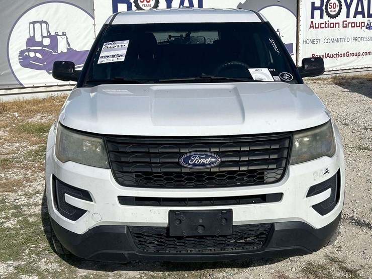 2016-ford-explorer-image-21