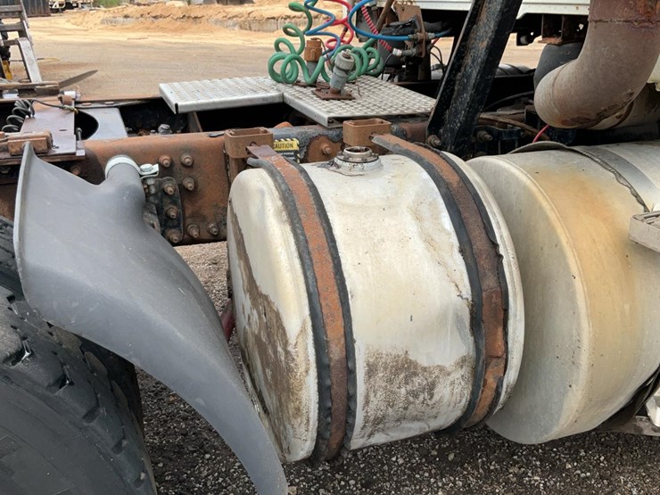 2004-mack-chn613-image-66