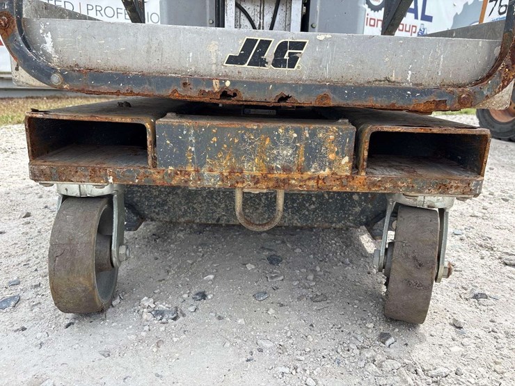 2016-jlg-20mvl-19ft-aerial-platform-lift-image-11