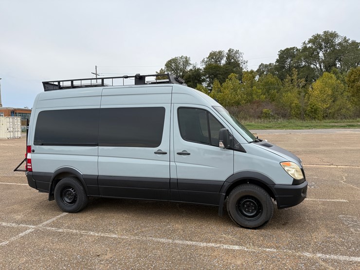 2008-freightliner-sprinter-2500-image-9