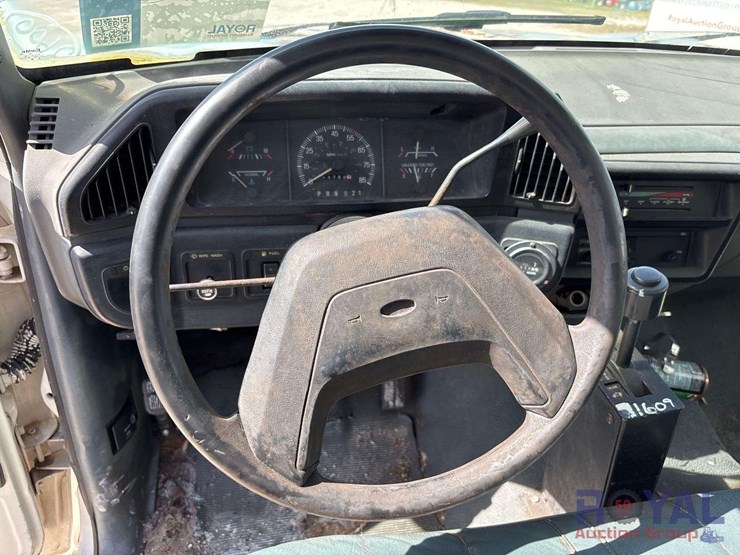 1990-ford-f-450-heil-10ft-dump-truck-image-12